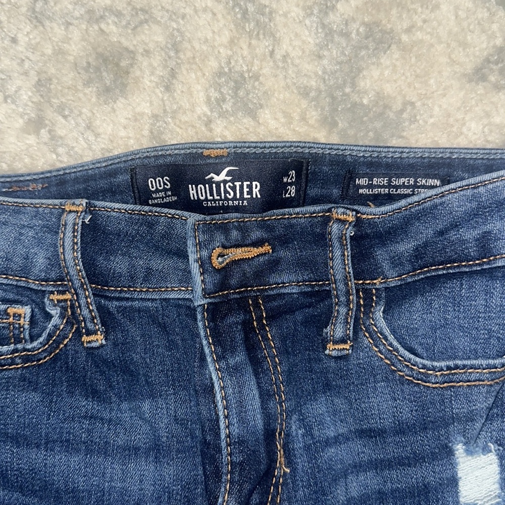 Hollister W23 L28 mid-rise super skinny jeans - distressed. Excellent condition!